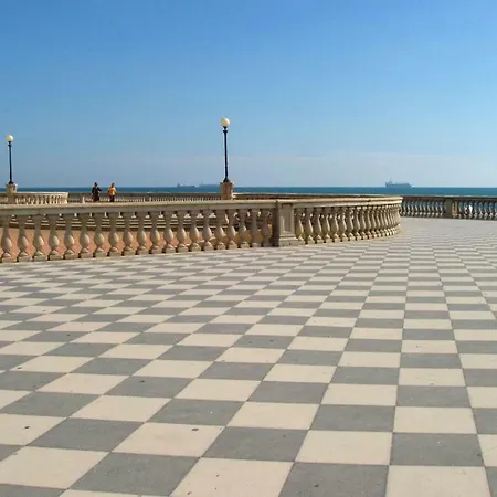 Houston - Esclusivamente Turistica - Not For Business Or Workers Hotel Livorno
