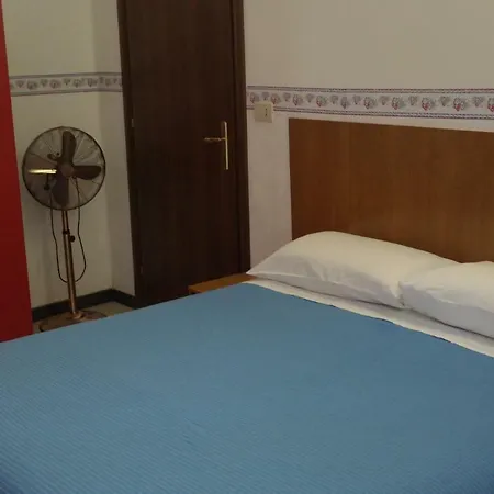 Houston - Esclusivamente Turistica - Not For Business Or Workers Hotel Livorno