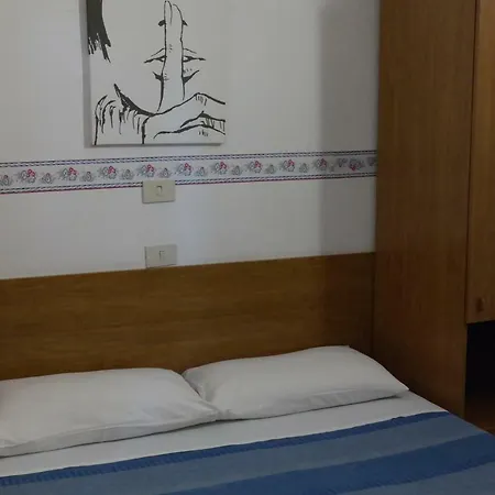 Hotel Houston - Esclusivamente Turistica - Not For Business Or Workers