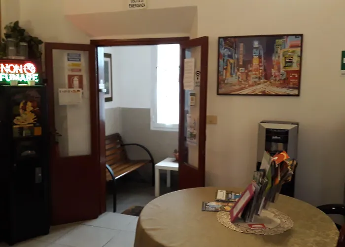 Houston - Esclusivamente Turistica - Not For Business Or Workers Hotel Livorno