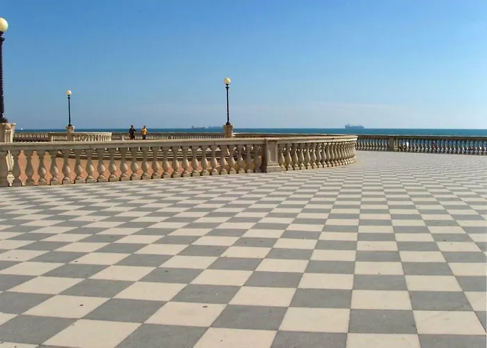 Houston - Esclusivamente Turistica - Not For Business Or Workers Hotel Livorno